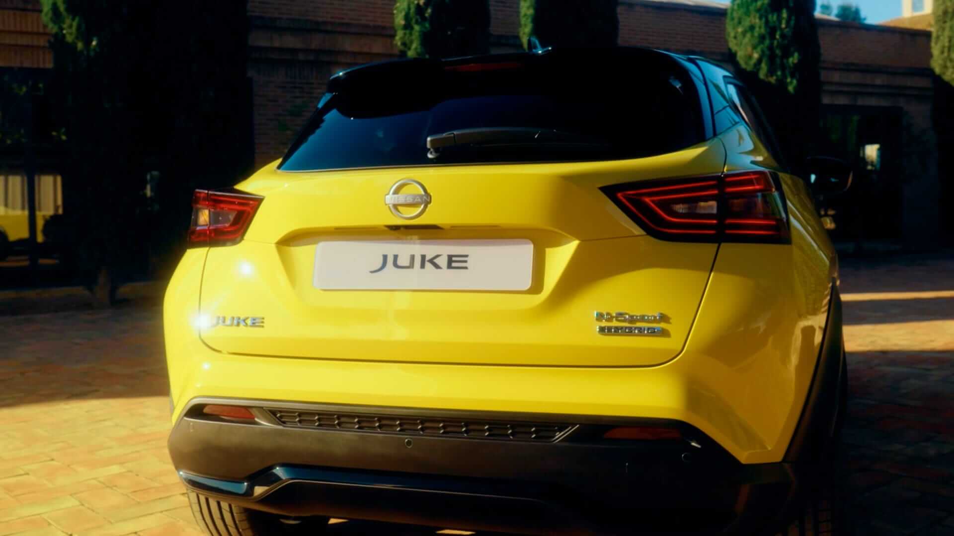 Nissan JUKE exterior rear design video loop